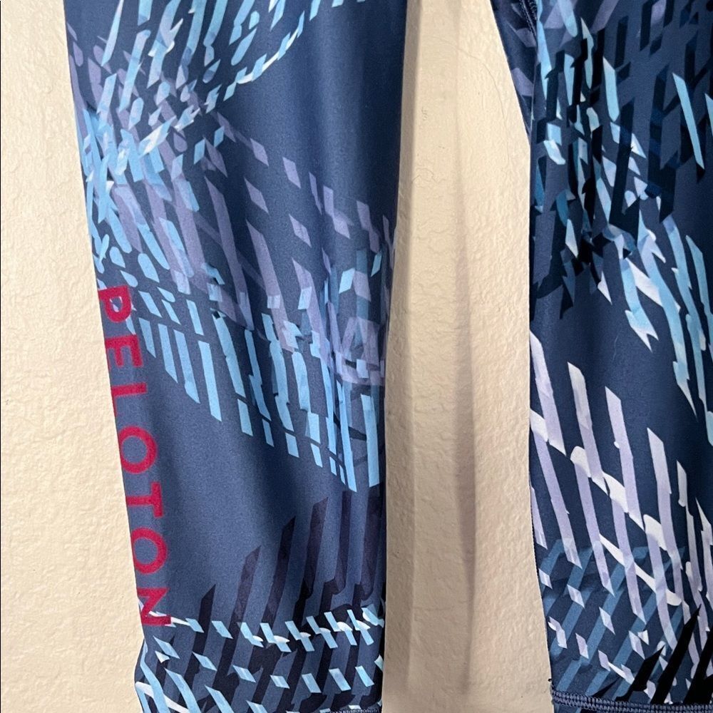 Like New!  Peloton WITH collab- Zepheria High Rise Waist Capr and Brai in Size M - Picture 4 of 16